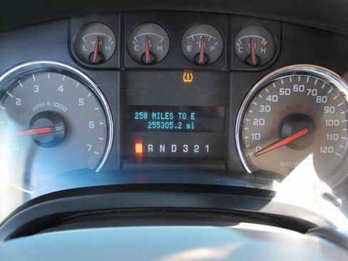 Used 2010 Ford F150 XLT image 10