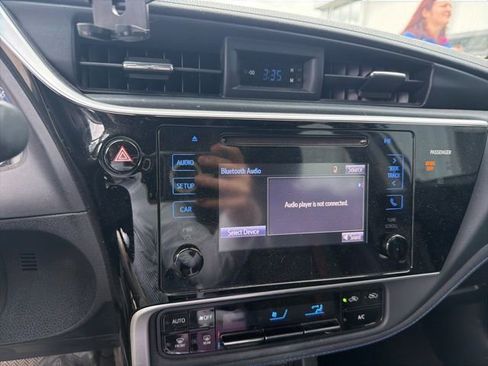 Used 2017 Toyota Corolla SE FWD image 11