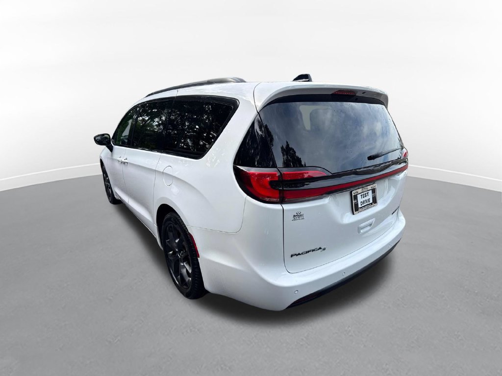 Used 2025 Chrysler Pacifica Limited FWD image 8