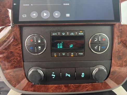 Used 2013 Chevrolet Suburban LT w/ Luxury Package AWD/4WD image 21