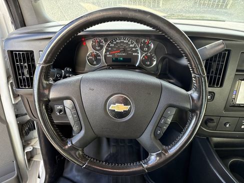 Used 2020 Chevrolet Express 3500 w/ Driver Convenience Package RWD image 10