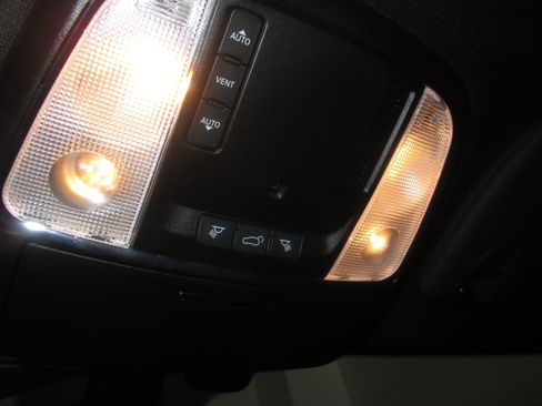 Used 2019 Dodge Durango SXT image 31