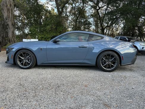 Used 2024 Ford Mustang Dark Horse image 3