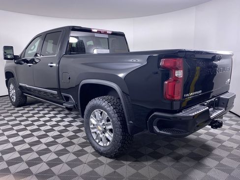 Certified 2024 Chevrolet Silverado 2500 High Country w/ High Country Premium Package AWD/4WD image 40
