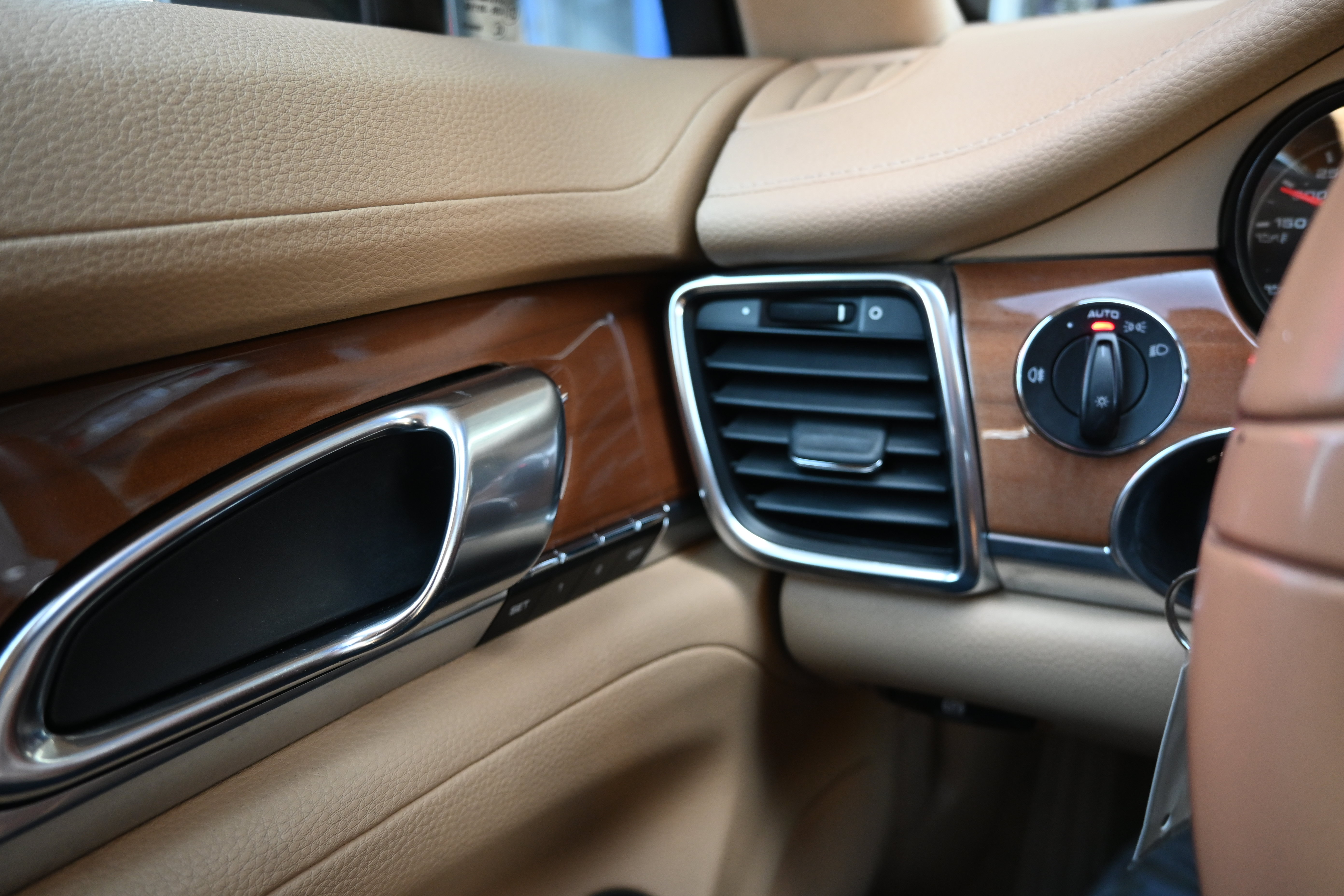 Used 2011 Porsche Panamera S RWD image 50