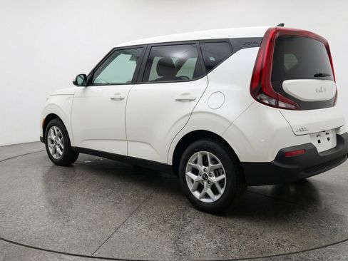 Used 2025 Kia Soul LX w/ LX Technology Package FWD image 6