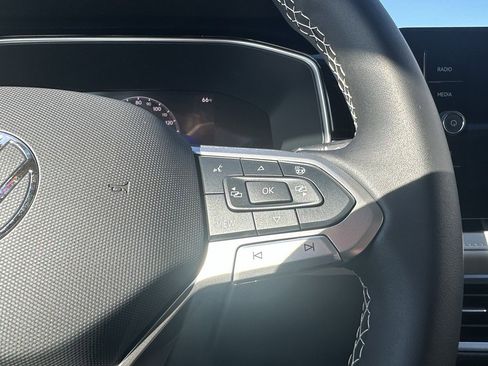 New 2025 Volkswagen Taos SE image 21
