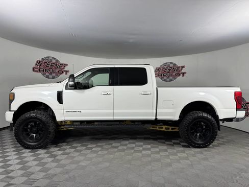Used 2022 Ford F350 Lariat w/ Black Appearance Package AWD/4WD image 4