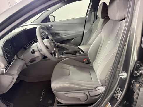 Used 2024 Hyundai Elantra SEL FWD image 5