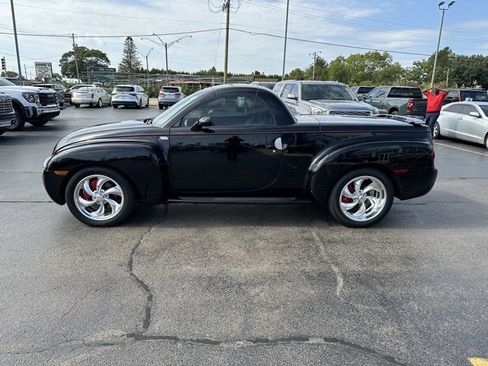 Used 2004 Chevrolet SSR w/ Preferred Equipment Group image 6