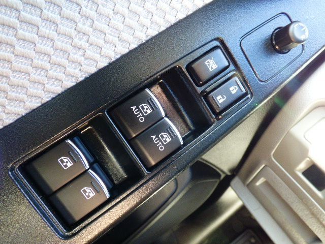 Used 2018 Subaru Forester 2.5i Premium w/ Popular Package #2A AWD/4WD image 32