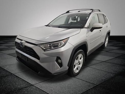 Used 2021 Toyota RAV4 XLE w/ Convenience Package image 3