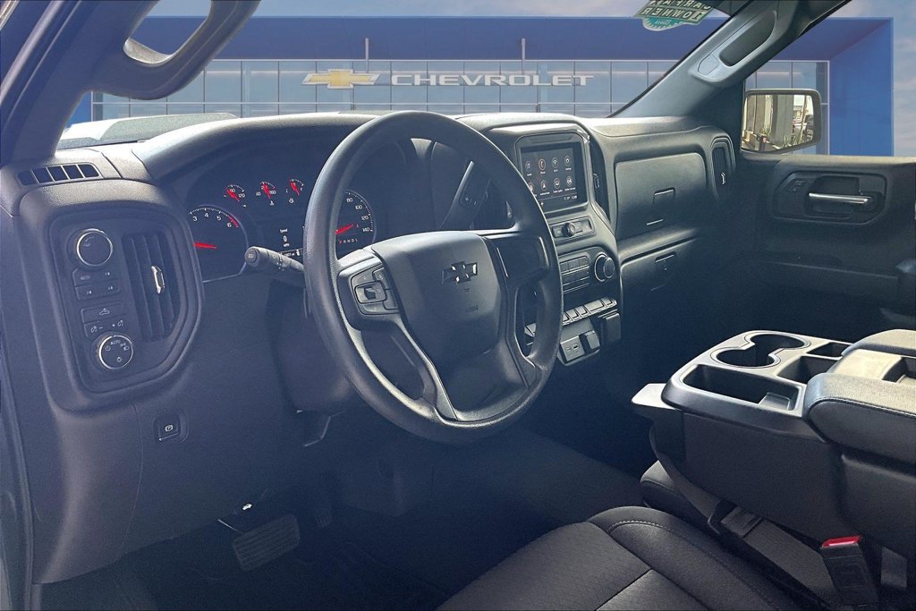 Used 2025 Chevrolet Silverado 1500 Custom Trail Boss w/ Dark Appearance Package AWD/4WD image 4