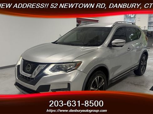 Used 2017 Nissan Rogue SL FWD image 1