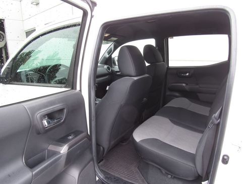 Certified 2023 Toyota Tacoma TRD Off-Road w/ Black Out Package (TMS) AWD/4WD image 18