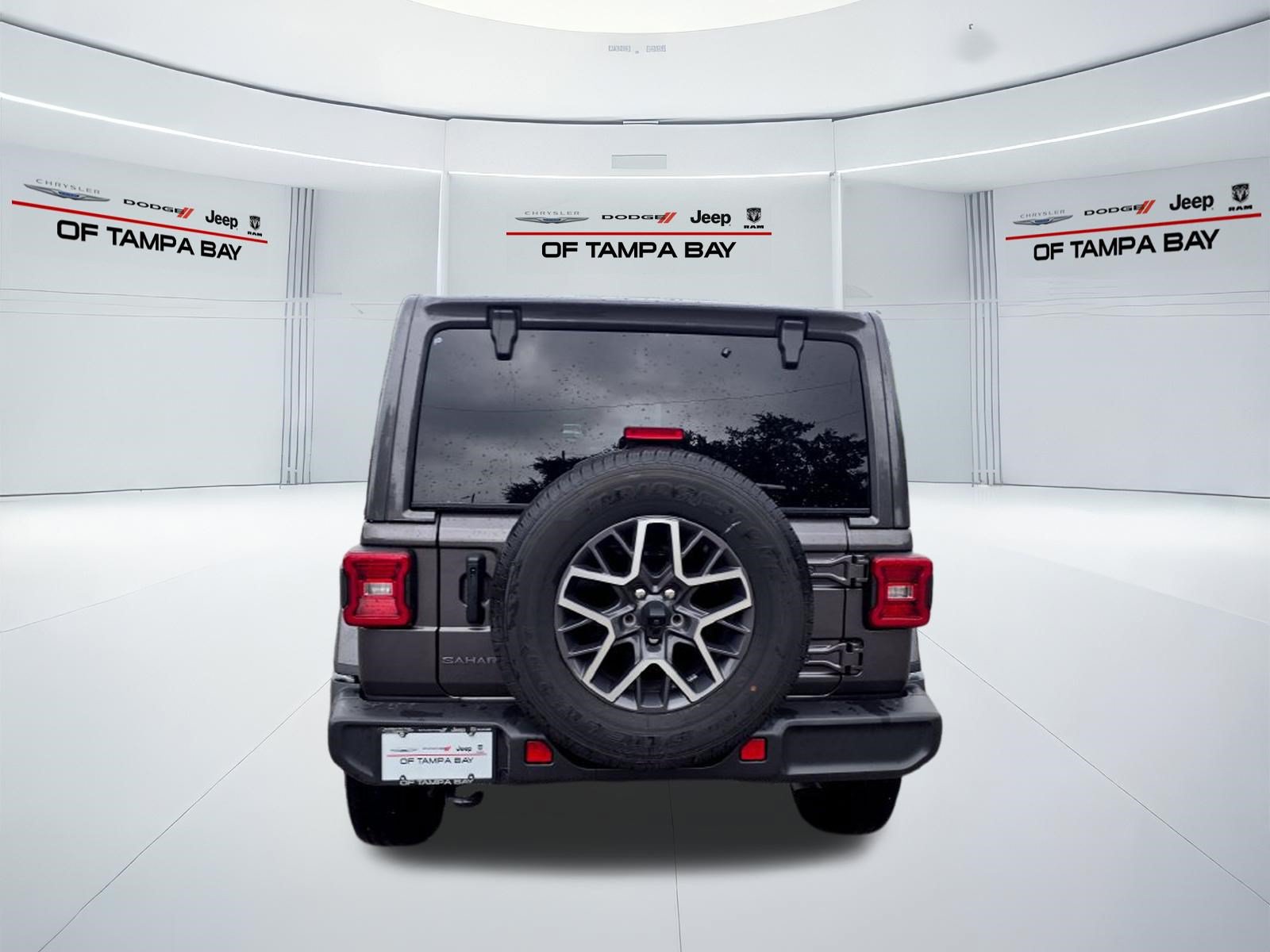 Used 2026 Jeep Wrangler Unlimited Sahara AWD/4WD image 5