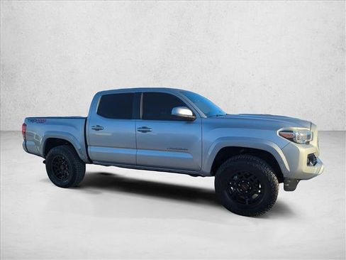 Used 2019 Toyota Tacoma TRD Sport AWD/4WD image 4
