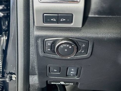 Used 2017 Ford F350 Platinum w/ Platinum Ultimate Package AWD/4WD image 22