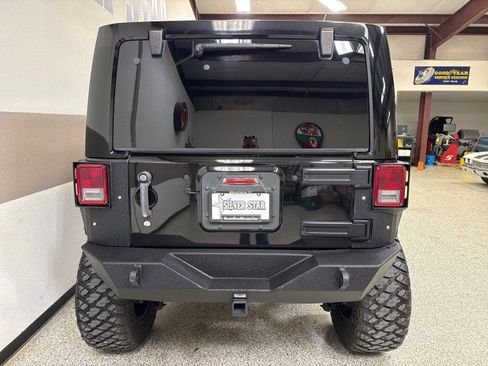 Used 2015 Jeep Wrangler Unlimited Rubicon image 45