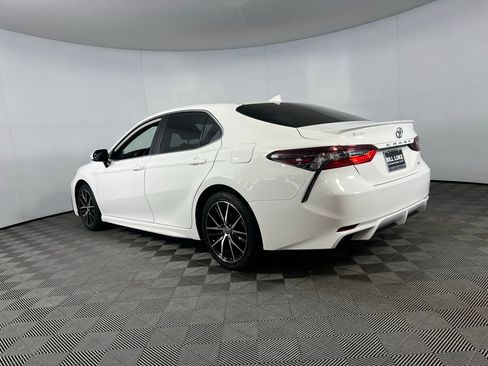 Used 2022 Toyota Camry SE image 9
