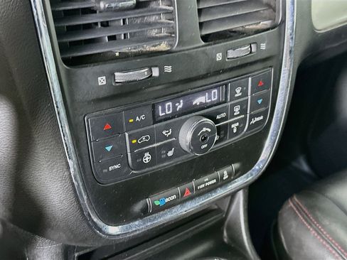 Used 2019 Dodge Grand Caravan GT FWD image 23