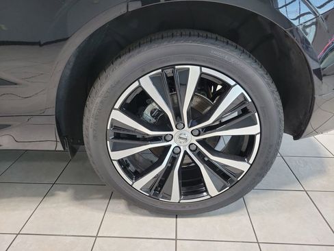 Used 2025 Volvo XC60 B5 Plus image 46