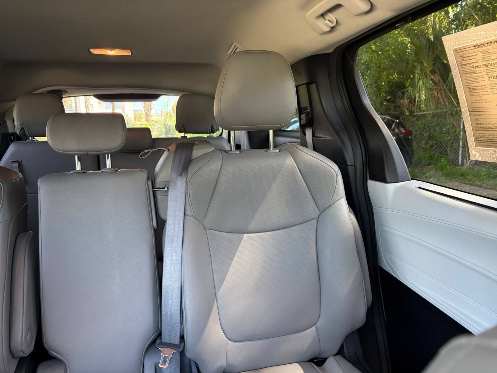 Used 2025 Toyota Sienna XLE FWD image 39