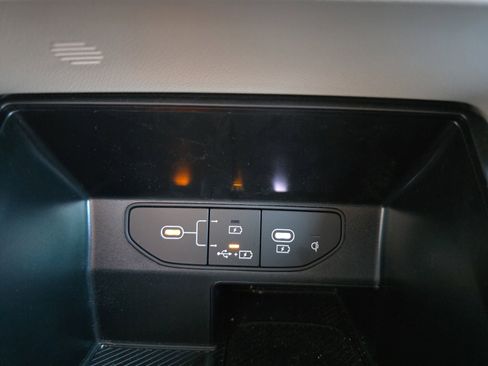 Certified 2025 Kia Sorento S w/ Panoramic Sunroof Package image 19