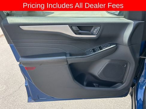 Used 2022 Ford Escape SE AWD/4WD image 3