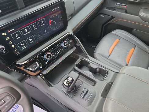 Certified 2025 GMC Sierra 1500 AT4 w/ AT4 Premium Package AWD/4WD image 27