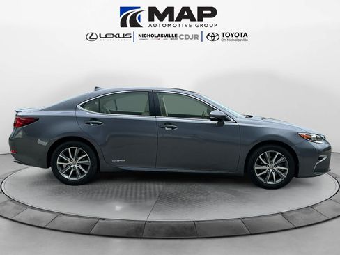 Used 2016 Lexus ES 300h w/ Luxury Package w/Wood Trim FWD image 6