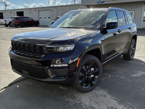 New 2025 Jeep Grand Cherokee Limited w/ Black Appearance Package image 1