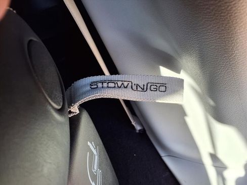 Used 2020 Chrysler Voyager Lxi image 27