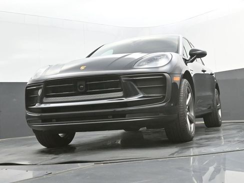 New 2025 Porsche Macan AWD/4WD image 31