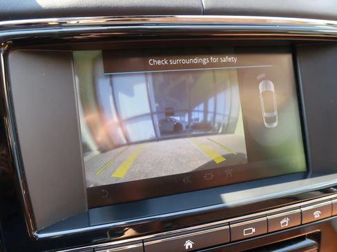 Used 2017 Jaguar XJ L Portfolio AWD/4WD image 34