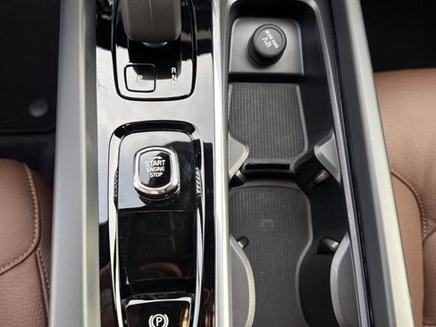 Used 2024 Volvo XC60 T8 Plus w/ Protection Package Premier image 23