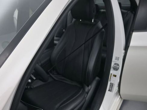 Used 2018 Mercedes-Benz E 300 4MATIC image 11