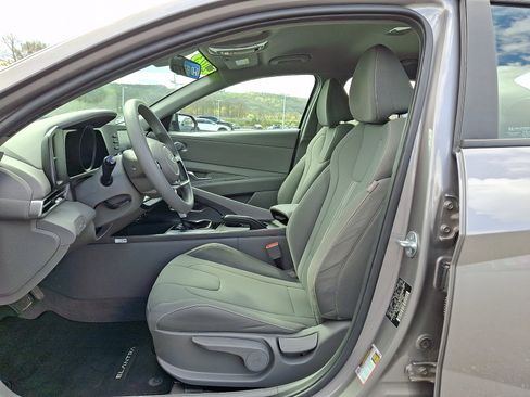 Used 2023 Hyundai Elantra SEL FWD image 13