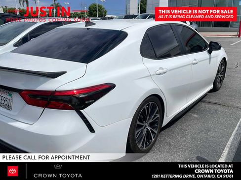Used 2019 Toyota Camry SE w/ Audio Package FWD image 2