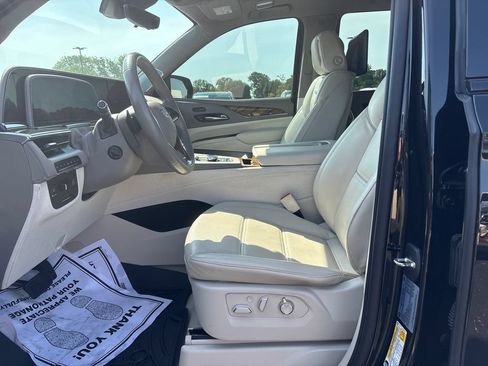 Used 2022 Cadillac Escalade Sport Platinum AWD/4WD image 12