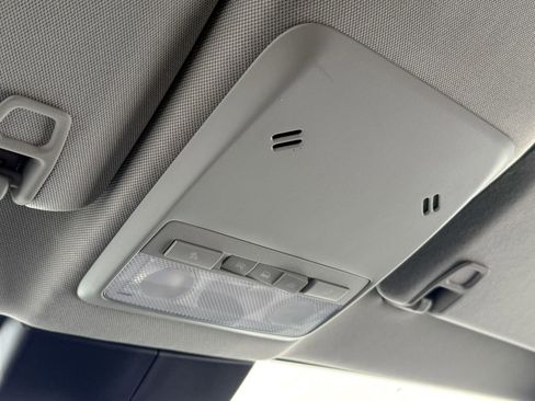 Used 2022 Chevrolet Trax LT w/ LT Convenience Package image 28