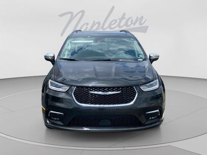 Used 2023 Chrysler Pacifica Limited