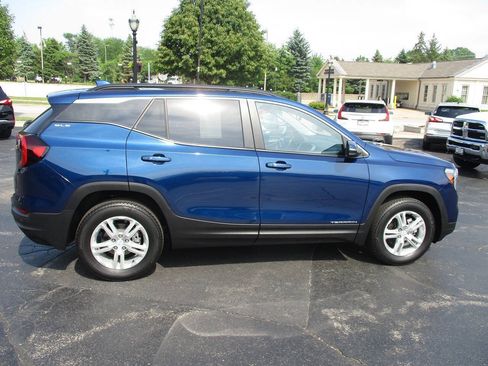 Used 2023 GMC Terrain SLE AWD/4WD image 5