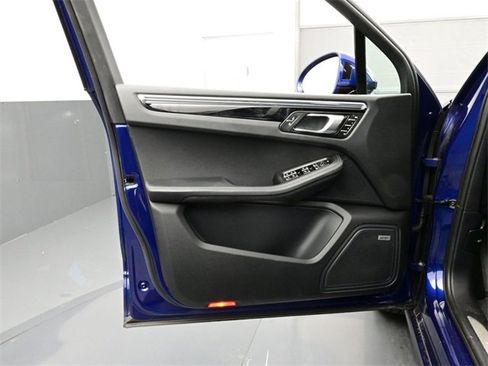 Certified 2023 Porsche Macan S image 7