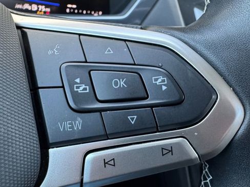 Used 2024 Volkswagen Tiguan SE image 8