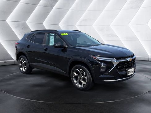 Certified 2024 Chevrolet Trax LT w/ LT Convenience Package FWD image 7
