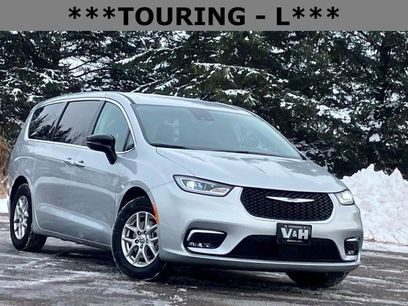 Used 2024 Chrysler Pacifica Touring-L