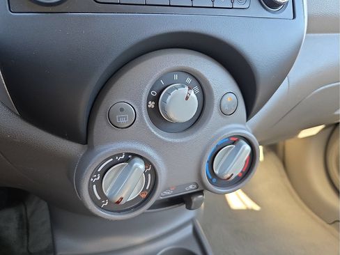 Used 2014 Nissan Versa FWD image 17