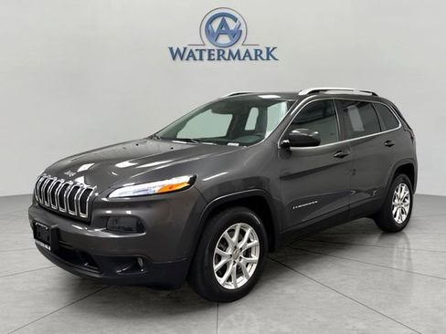 Used 2018 Jeep Cherokee Latitude Plus w/ Comfort/Convenience Group FWD image 1
