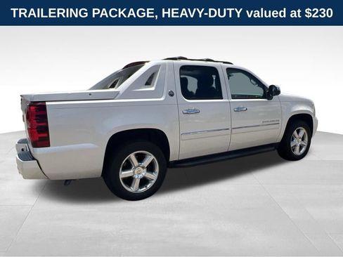 Used 2013 Chevrolet Avalanche LTZ AWD/4WD image 5
